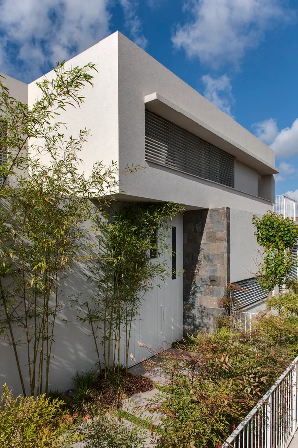 Building façade showing its openings and exterior finishes.