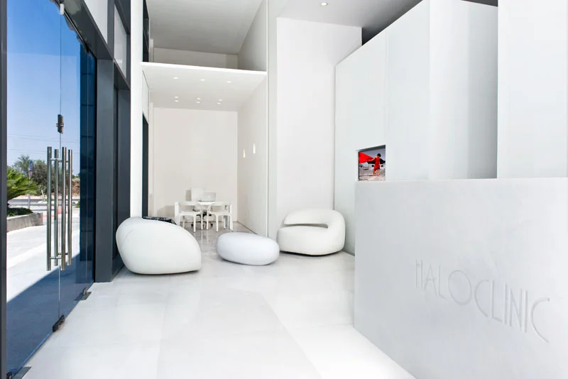 Entrance lobby showing circulation, lighting and interior finishes.